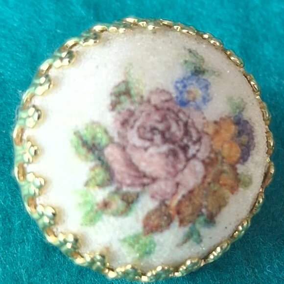 2/15$ Vintage Germany round gold tone clip on sugared flower earrings - Picture 3 of 4